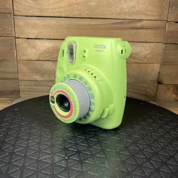 Fujifilm Instax Mini 9 Green Built-in Flash Auto Focus Instant Camera W/ Sticker - Picture 2 of 6